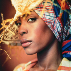 erykahbadu_worldwideunderground_album_foto2_300cmyk.jpg