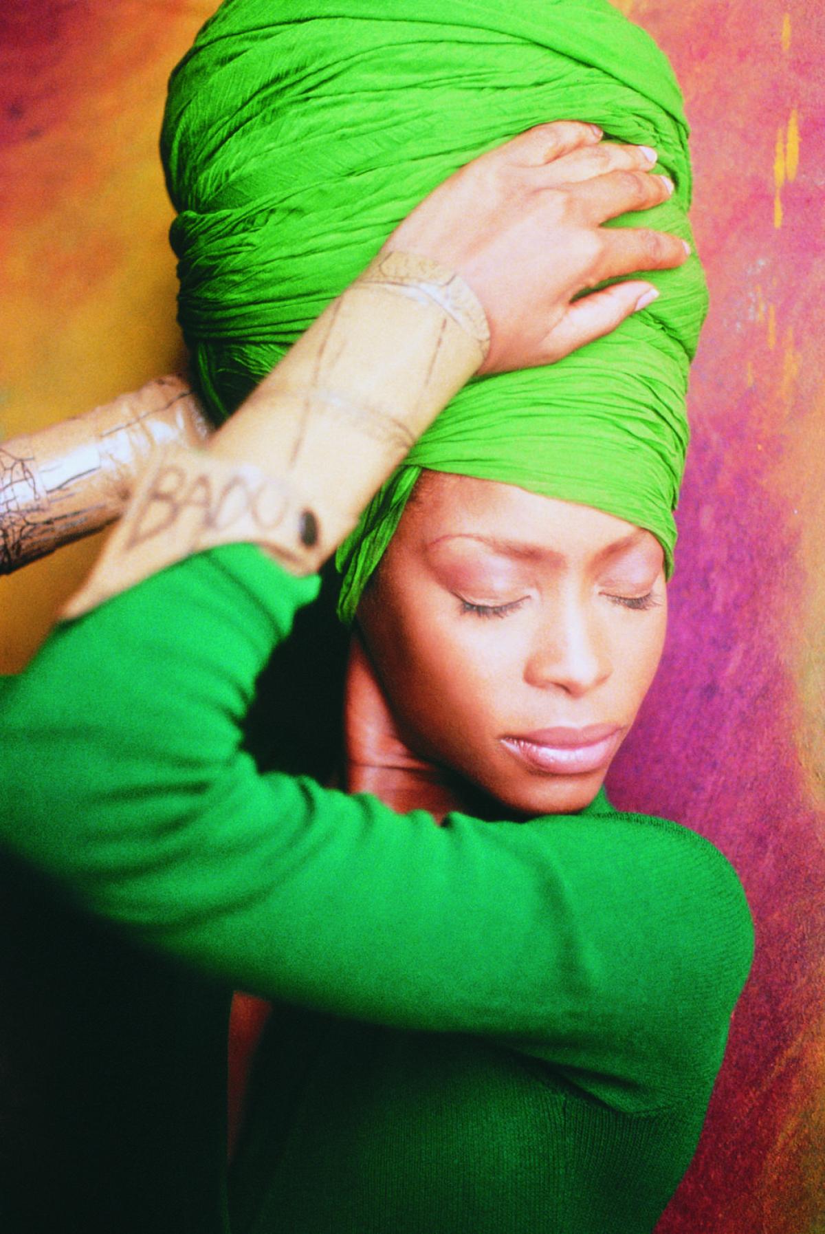 erykahbadu_worldwideunderground_album_foto4_300cmyk.jpg