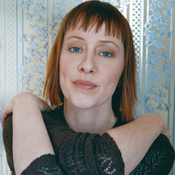 suzannevega_x_201103_3_300d.jpg