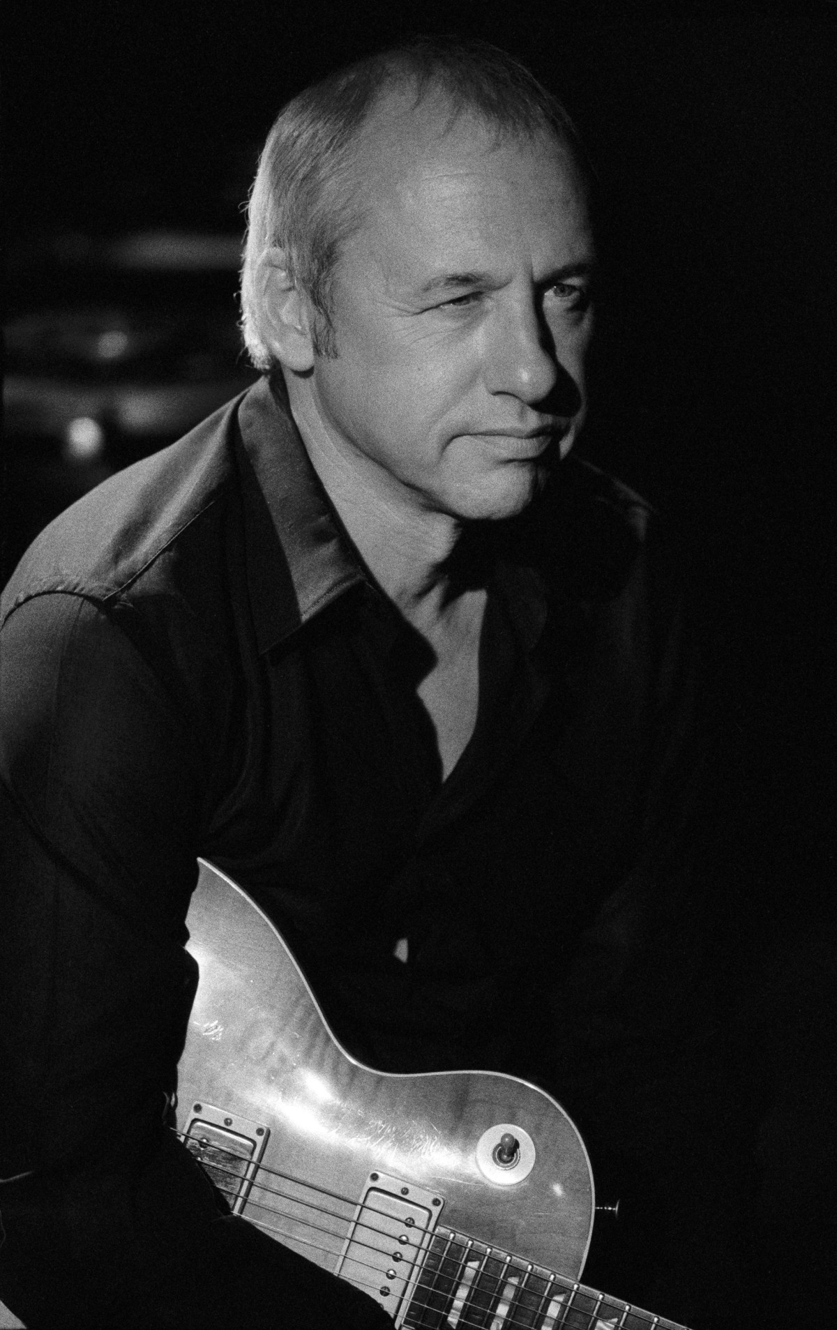 markknopfler_20030225_800153.jpg