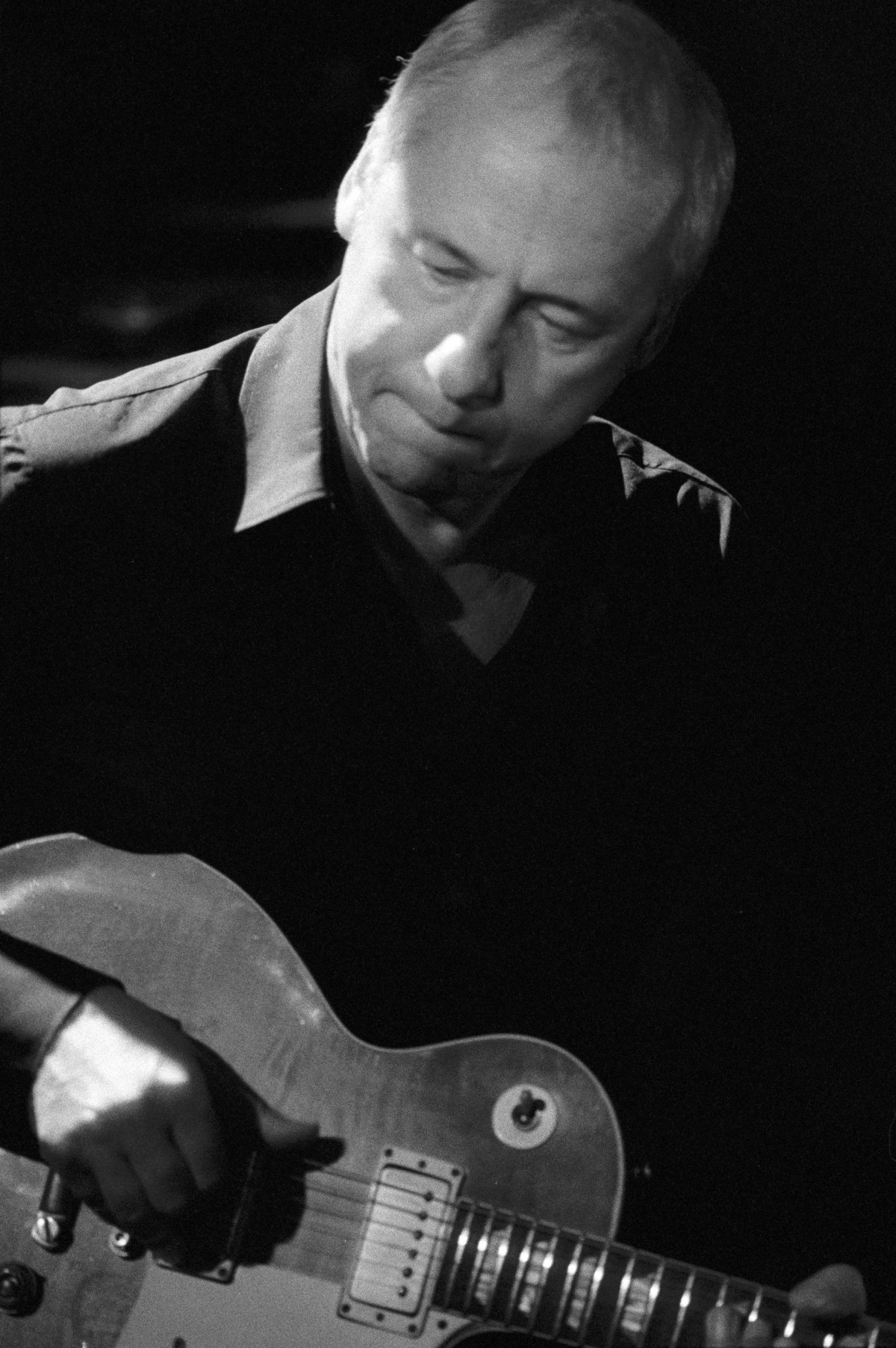 markknopfler_20030225_800154.jpg