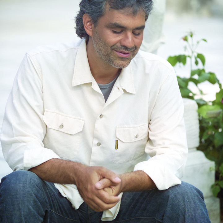 andreabocelli_andrea_foto2_300CMYK.jpg