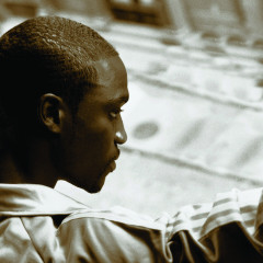 akon_truoble_foto4_300CMYK.jpg