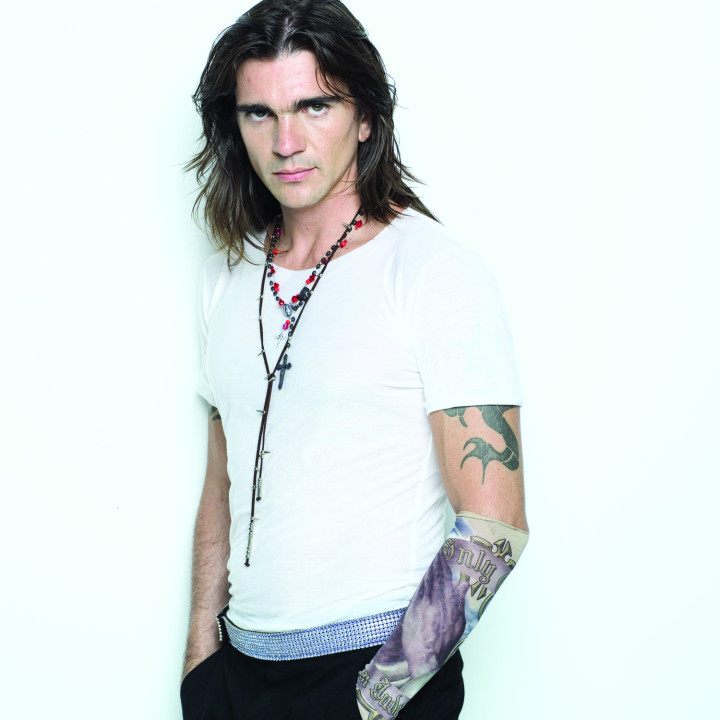 Juanes_Mi Sangre_photo4_300CMYK.jpg