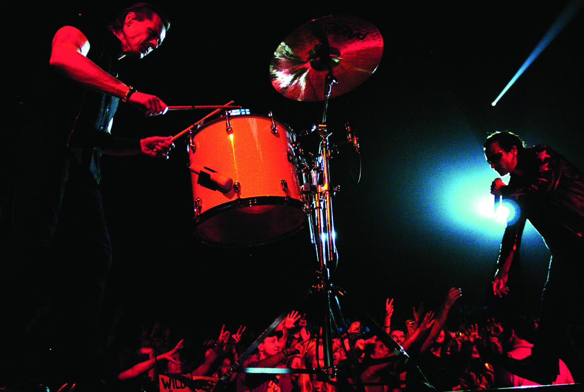 U2_Vertigo 2005 Live From Chicago_Motiv 1_300CMYK.jpg