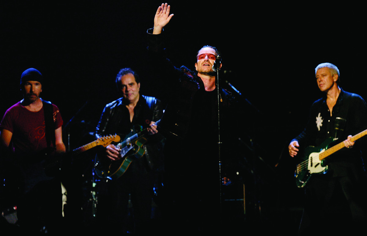 U2_Vertigo 2005 Live From Chicago_Motiv 2_300CMYK.jpg