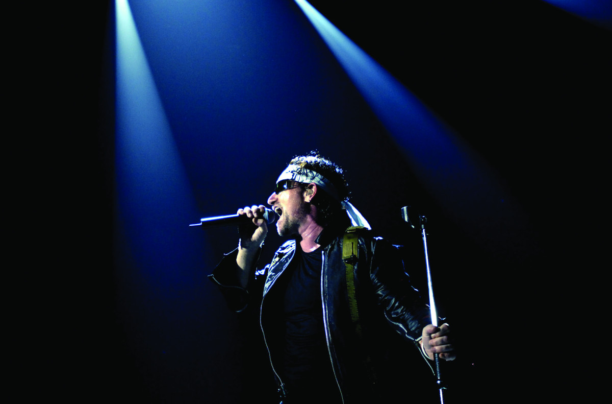 U2_Vertigo 2005 Live From Chicago_Motiv 5_300CMYK.jpg