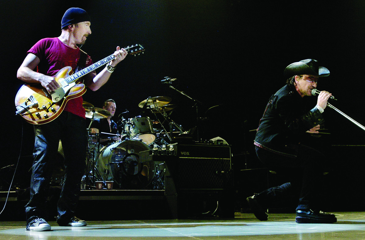 U2_Vertigo 2005 Live From Chicago_Motiv 8_300CMYK.jpg