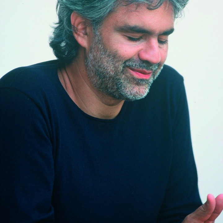 andreabocelli_amore_foto3_300CMYK.jpg