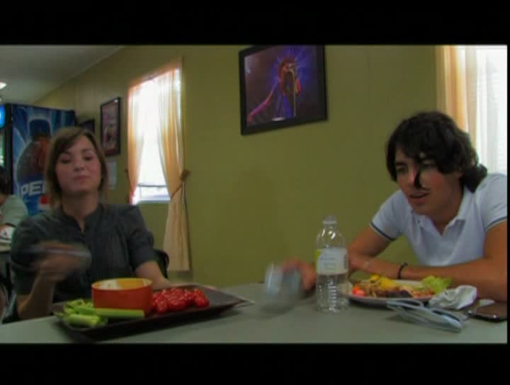 Backstage Footage From Jonas Bros 2008 "Burnin' Up "-Tour (16:9 anamorph)