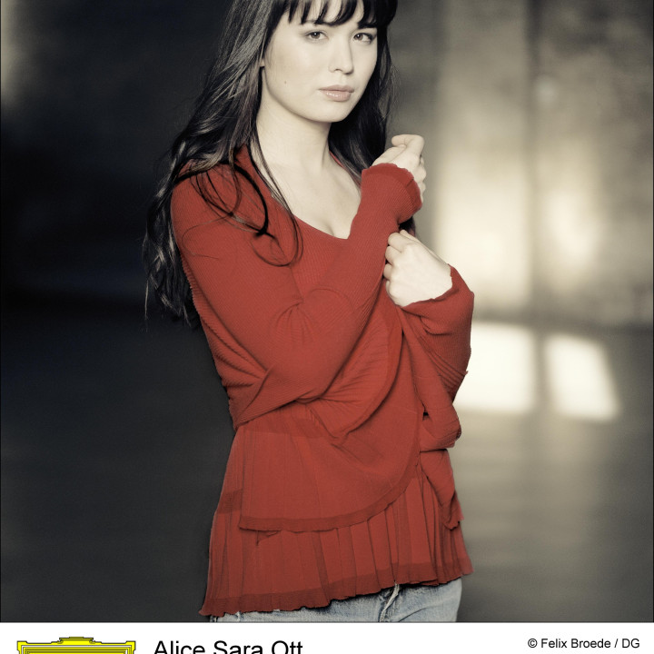 Alice_Sara_Ott_Liszt_2008_Felix Broede_5