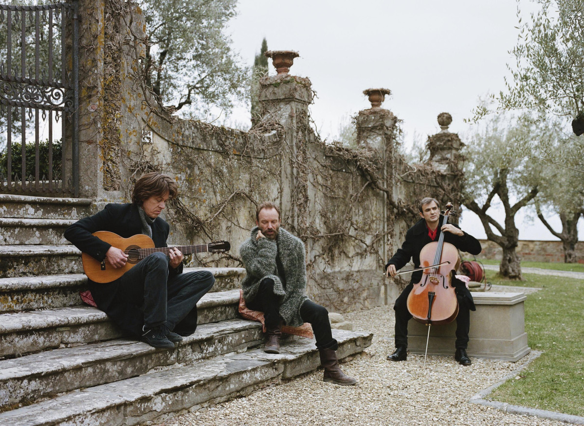 Sting, If On A Winter's Night, stairs, trio, cello, guitar © Tony Molina
