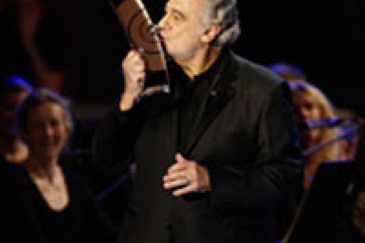 Plácido Domingo erhält den ECHO Klassik 2009 für sein Lebenswerk © Brauer