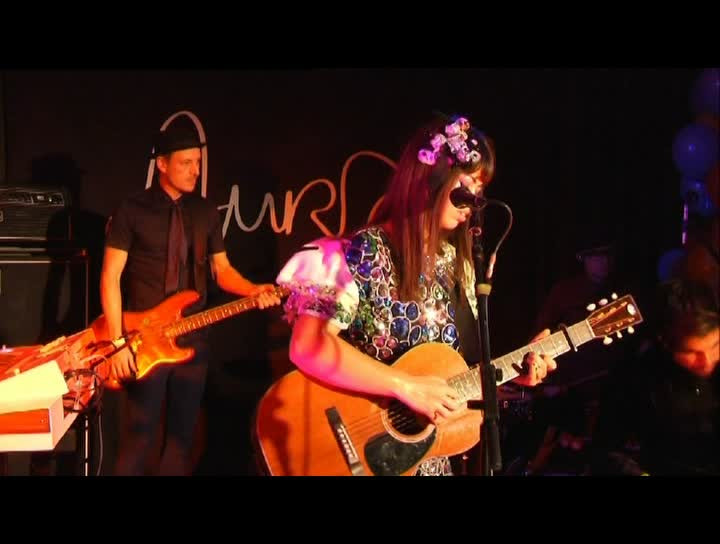 Aura Dione Showcase Berlin - Are You For Sale (Live)
