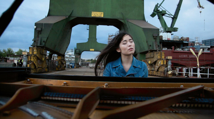 Alice Sara Ott - Chopin Waltzes © Yoliswa Gaertig