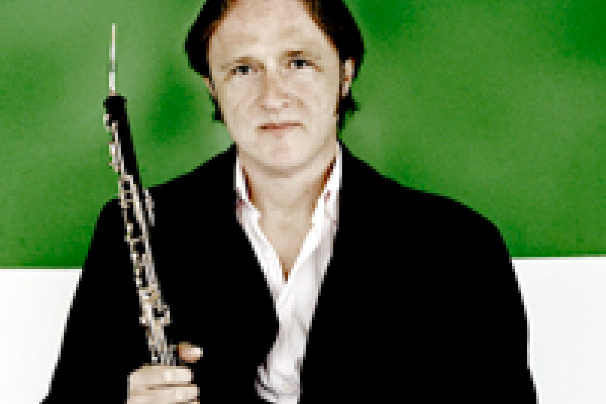 Albrecht Mayer half green background ©Mat Hennek