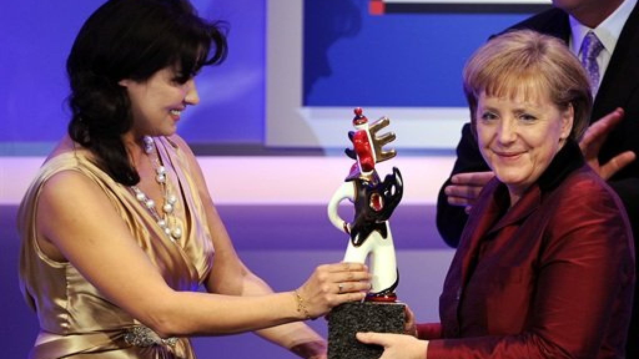 Anna Netrebko und Angela Merkel beim Deutschen Medienpreis