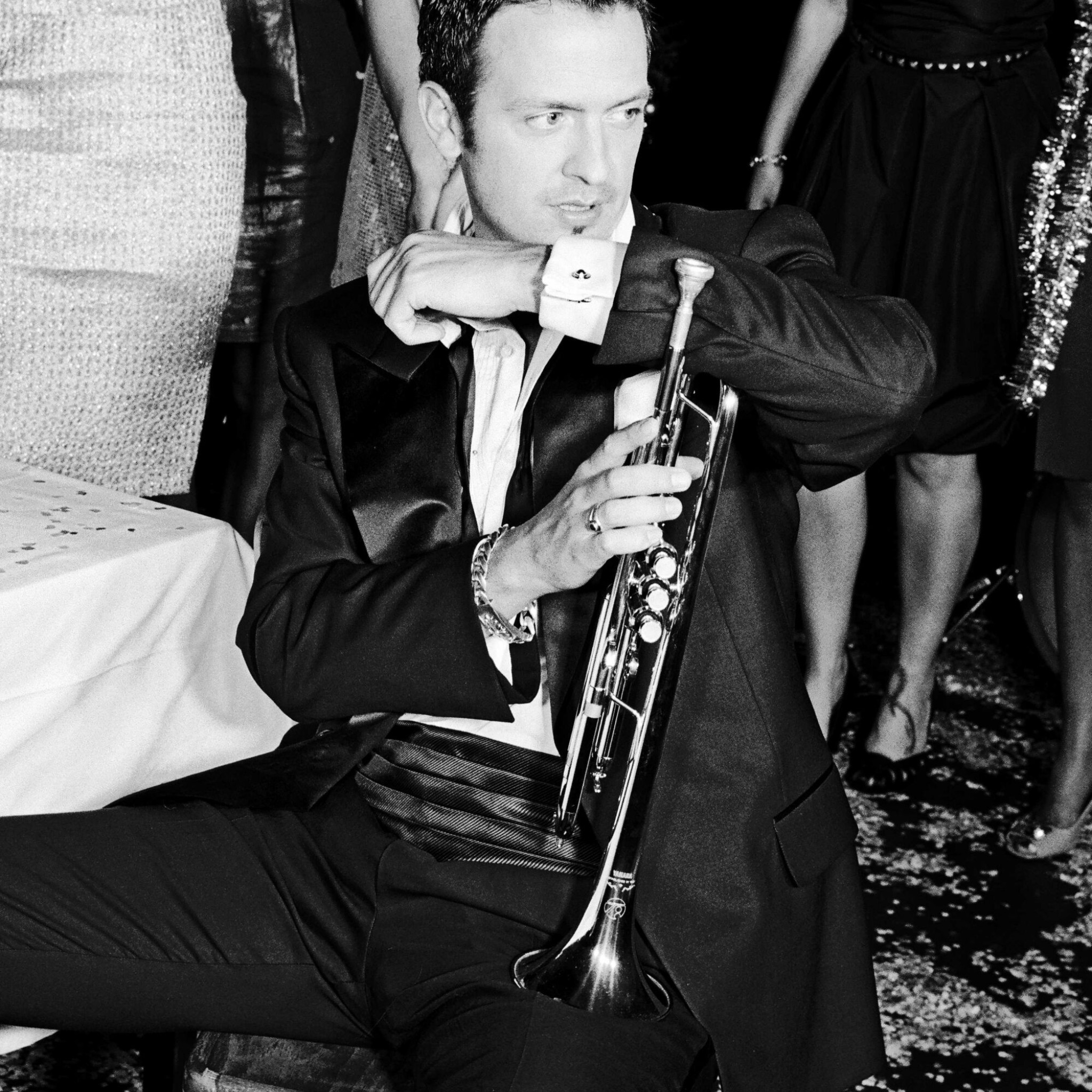 Till at Christmas table 3 bw Foto Michel Haddi