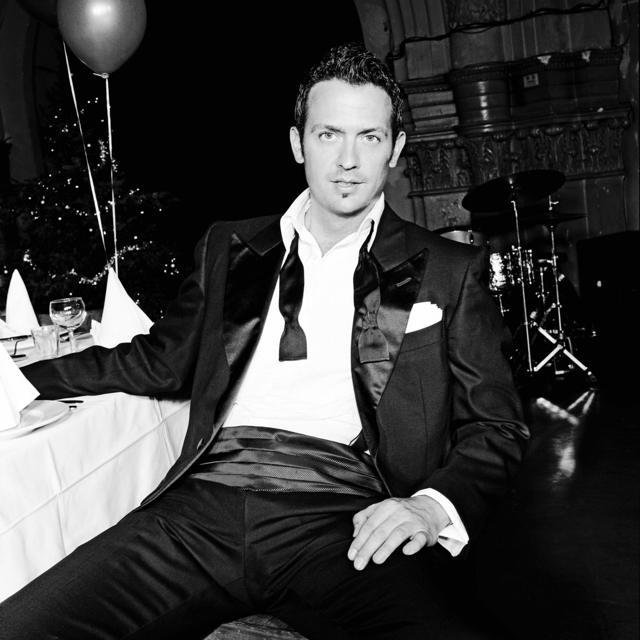 Till at Christmas table 2 bw Foto Michel Haddi