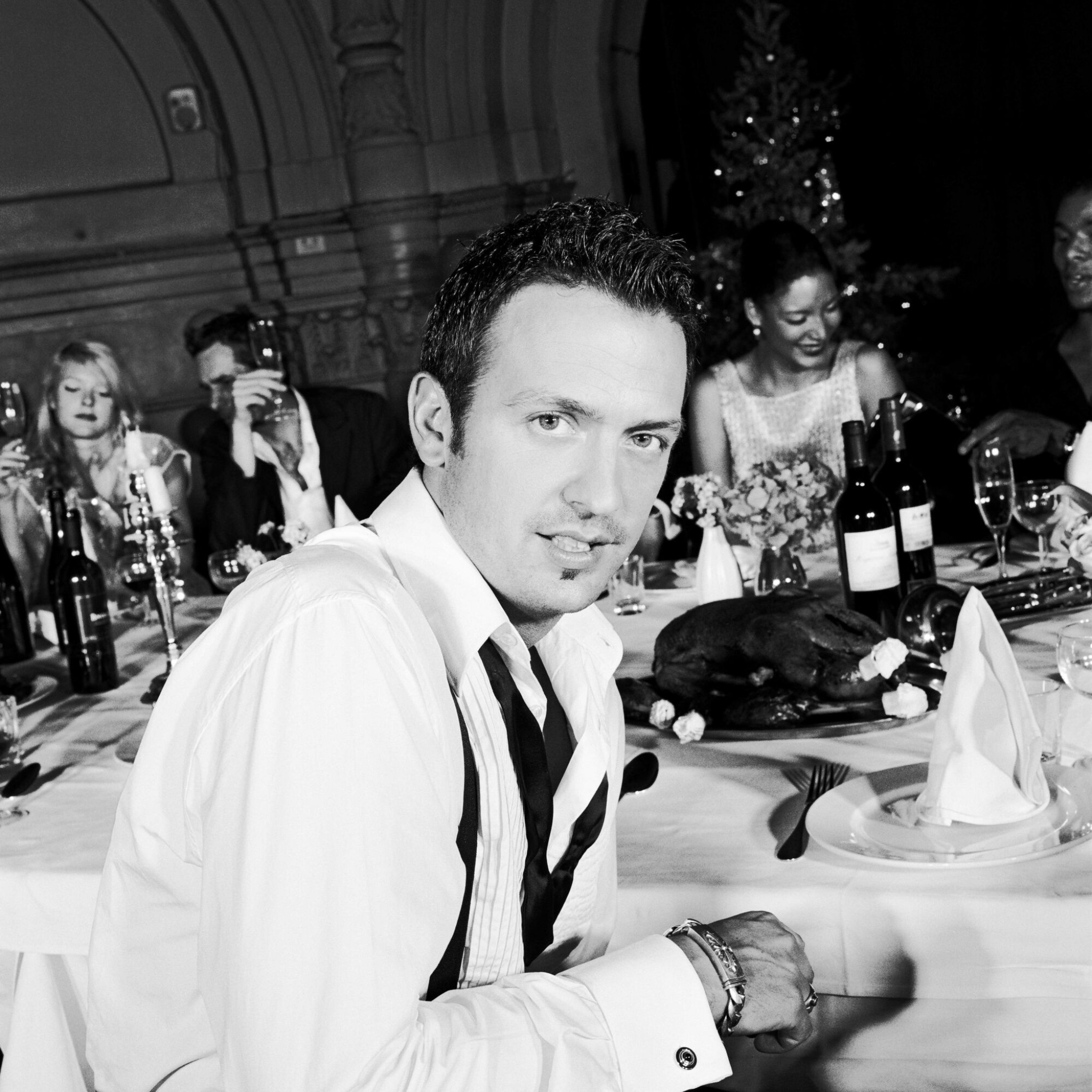 Till at Christmas table 1 bw Foto Michel Haddi