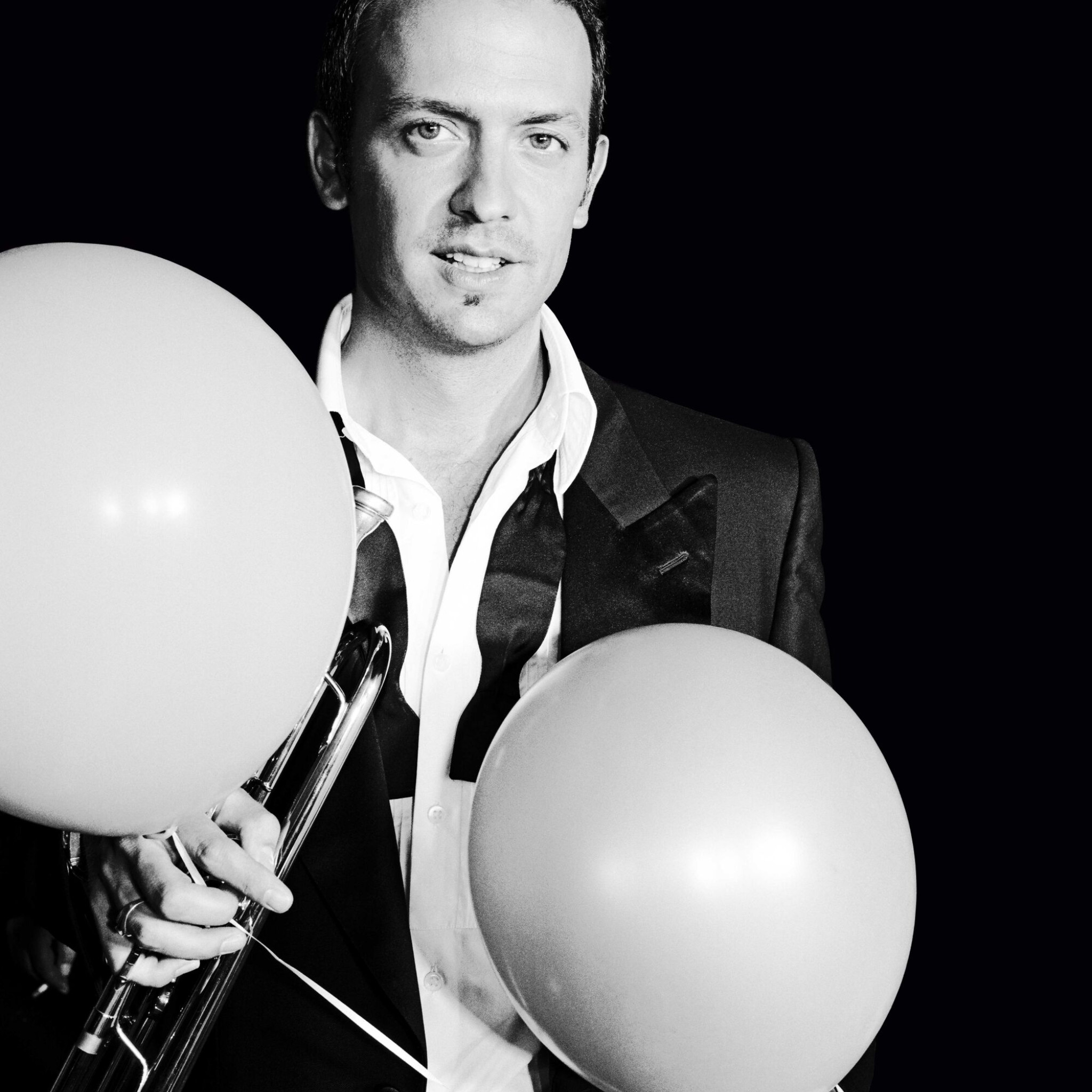 Till with Ballons bw Foto Michel Haddi