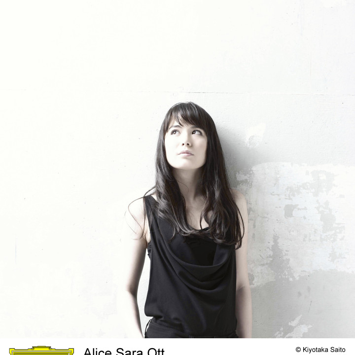 Alice Sara Ott – Tchaikovsky / Liszt: First Piano Concertos