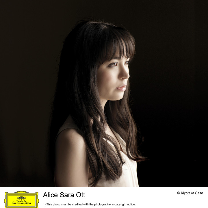 Alice Sara Ott – Tchaikovsky / Liszt: First Piano Concertos