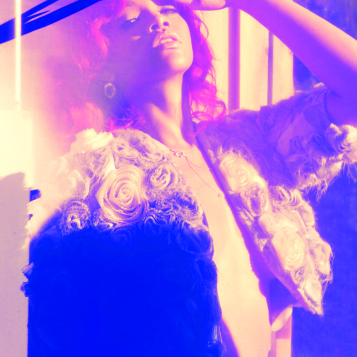 Rihanna Loud 10 2010