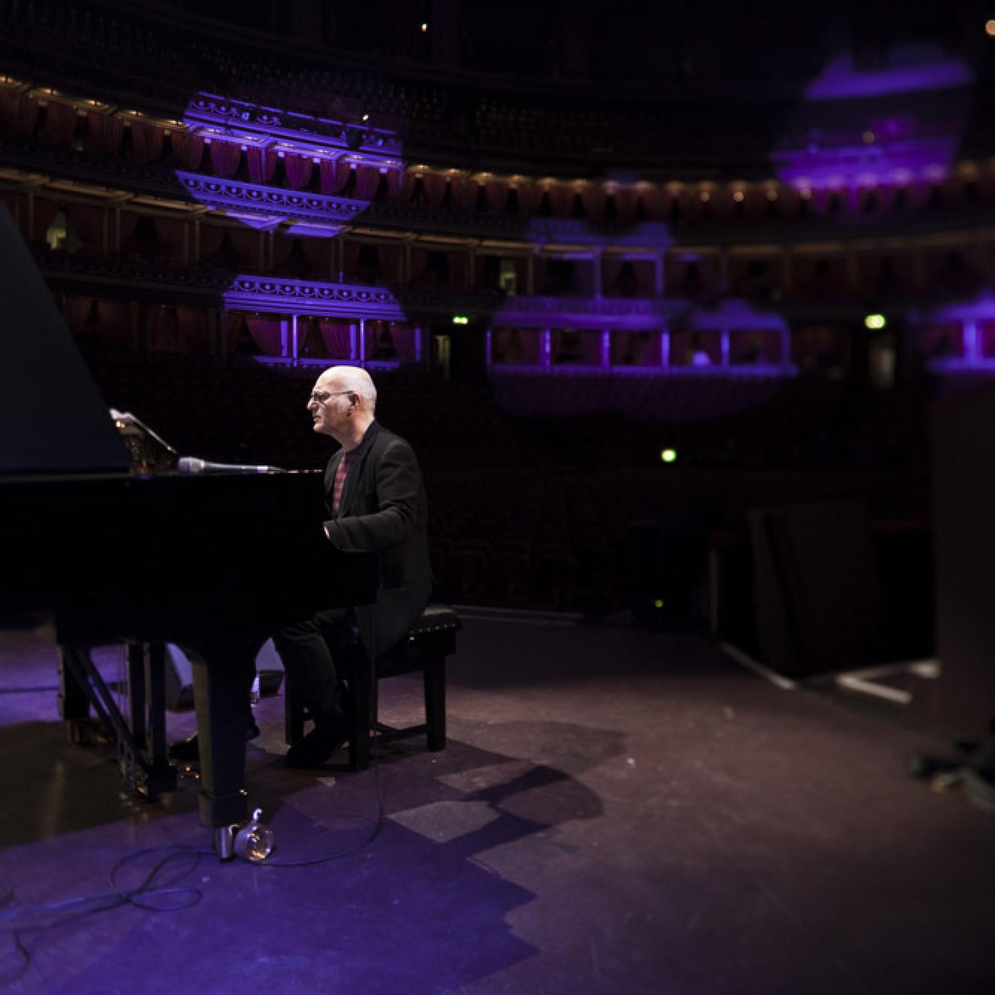 Ludovico Einaudi © Emile Holba