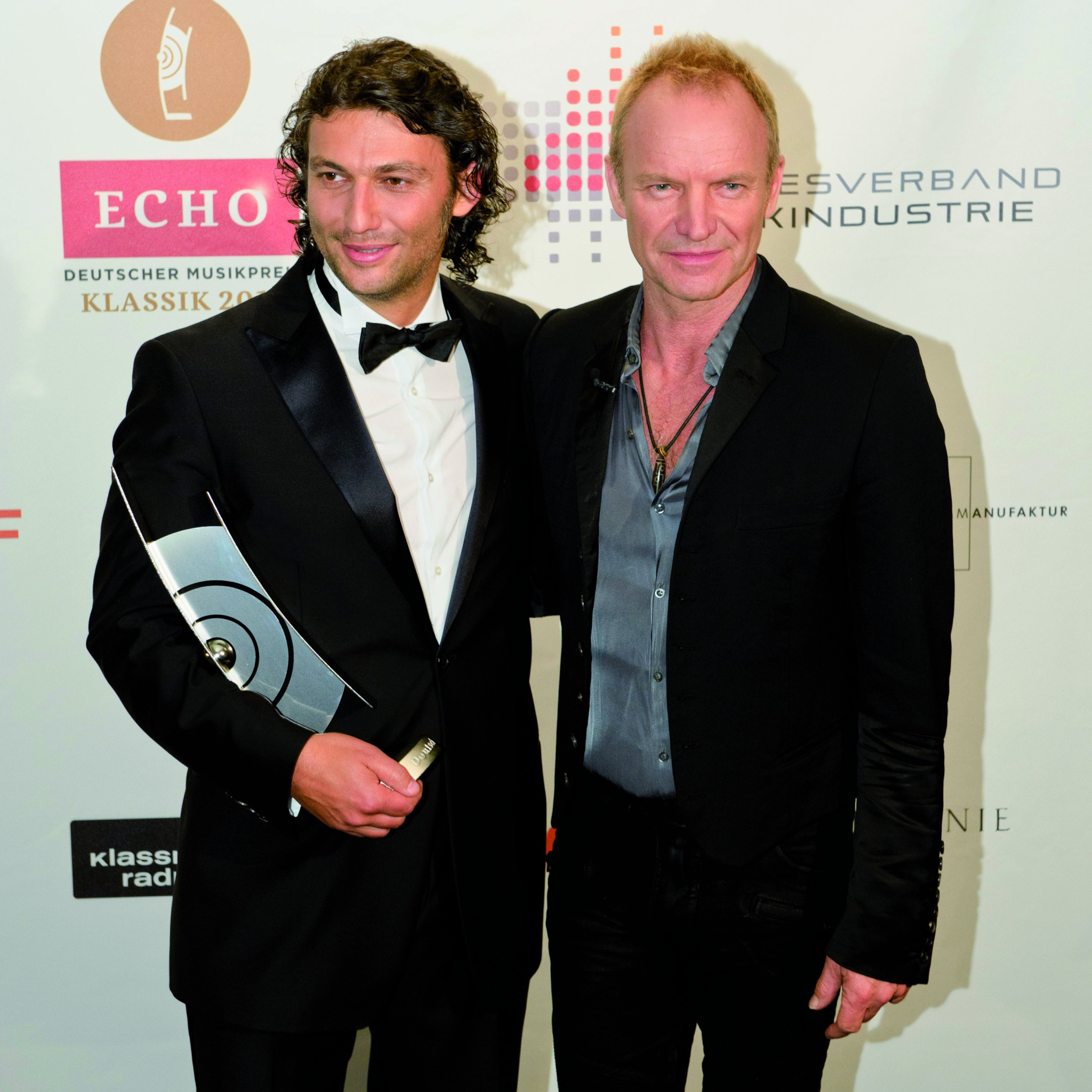 Sting und Jonas Kaufmann mit dem ECHO Klassik 2010 © Stefan Höderath