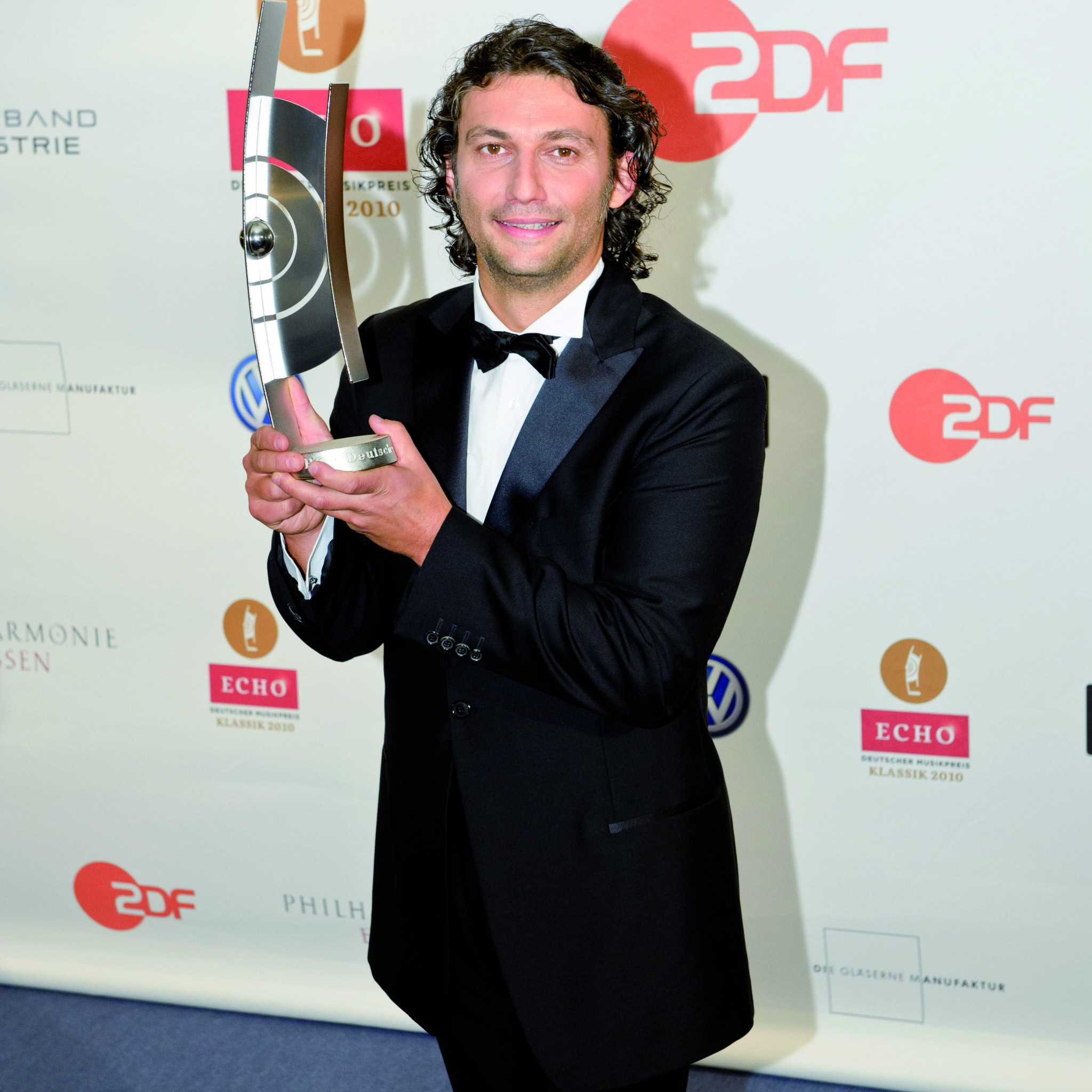 Jonas Kaufmann mit dem ECHO Klassik 2010 © Stefan Höderath
