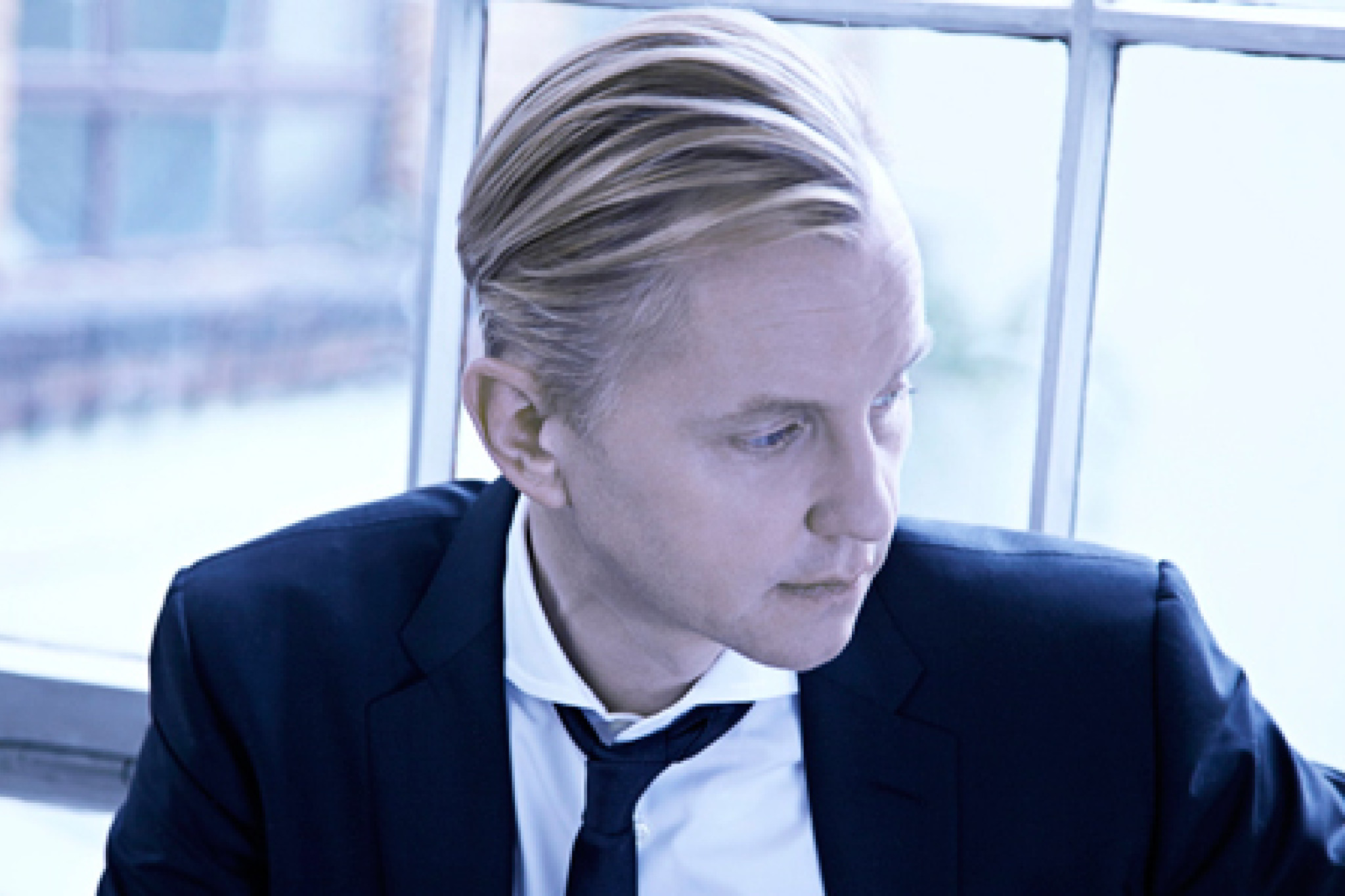 Max Raabe 2011 Küssen kann man nicht alleine © Universal Classics & Jazz / Gregor Hohenberg