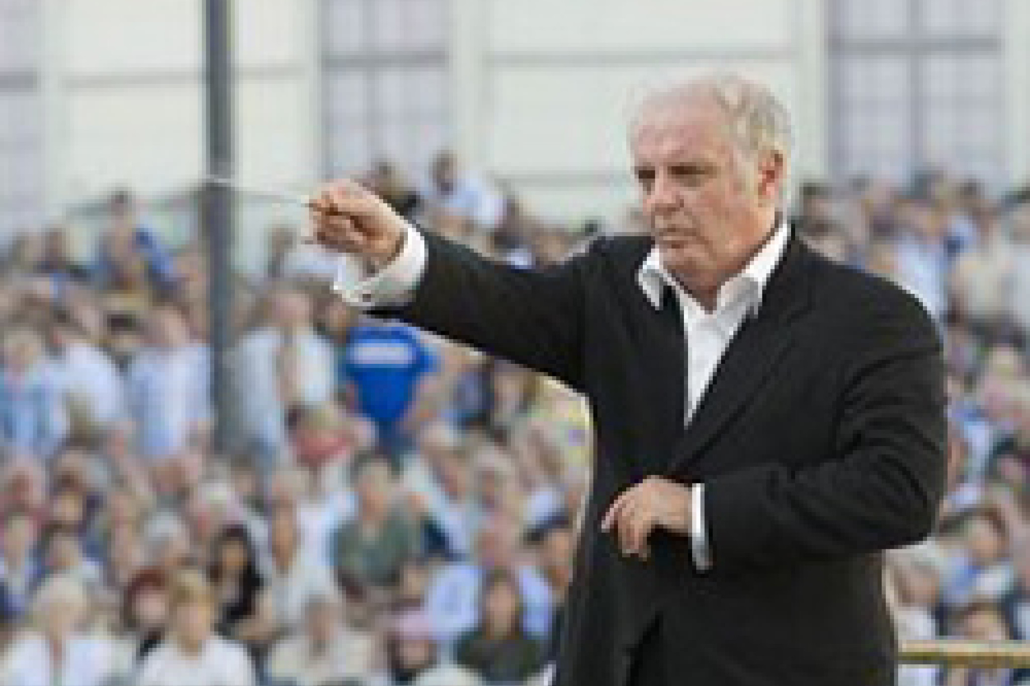 Daniel Barenboim dirigiert die Staatskapelle auf dem Bebelplatz © www.staatsoper-berlin.de