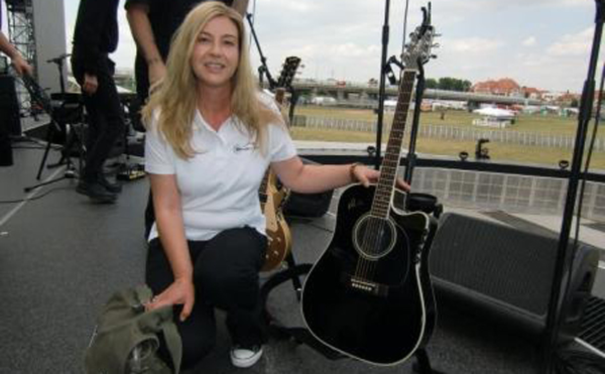 Bon Jovi Tour: Jons Takamine