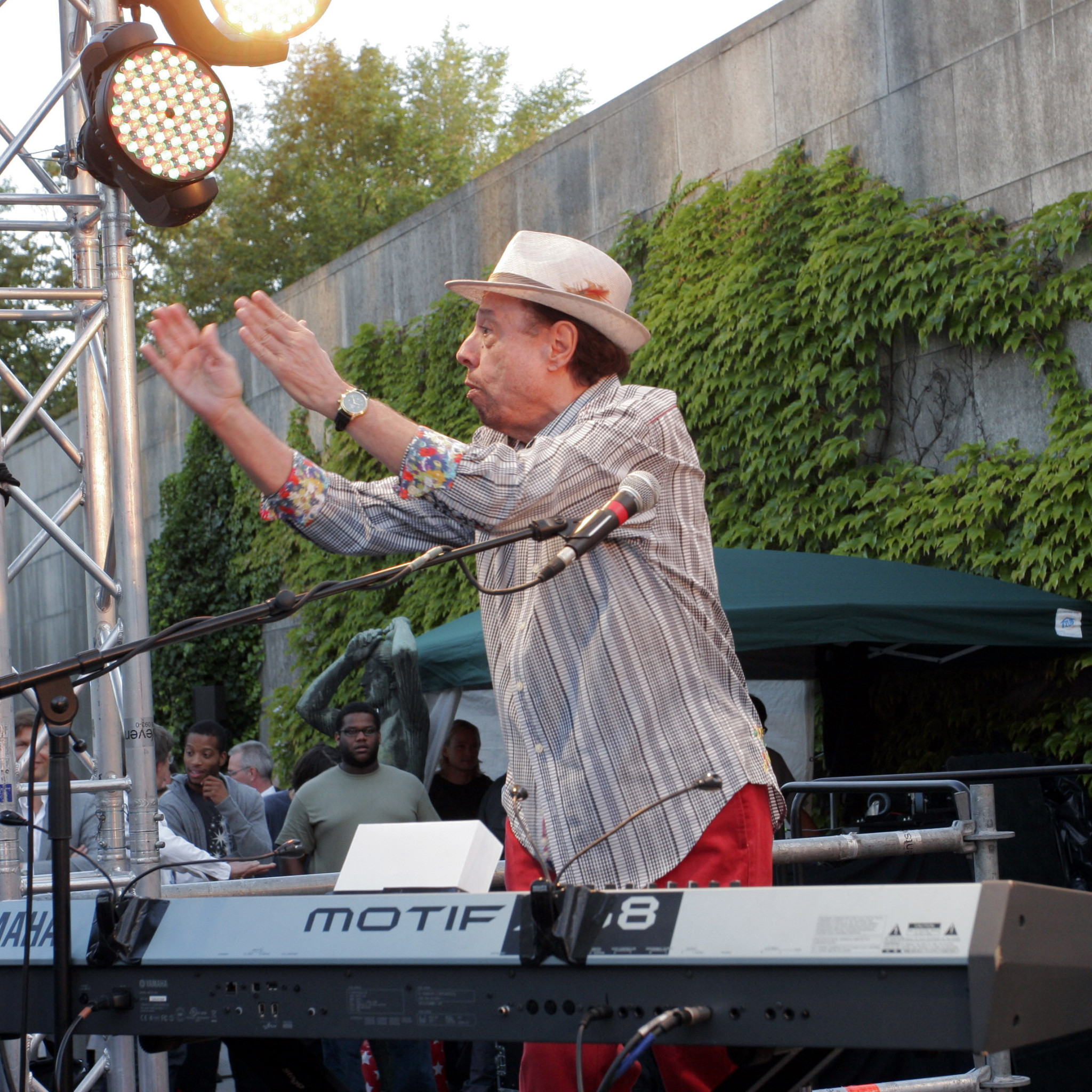 Sergio Mendes VCitg11 c Max Schröder