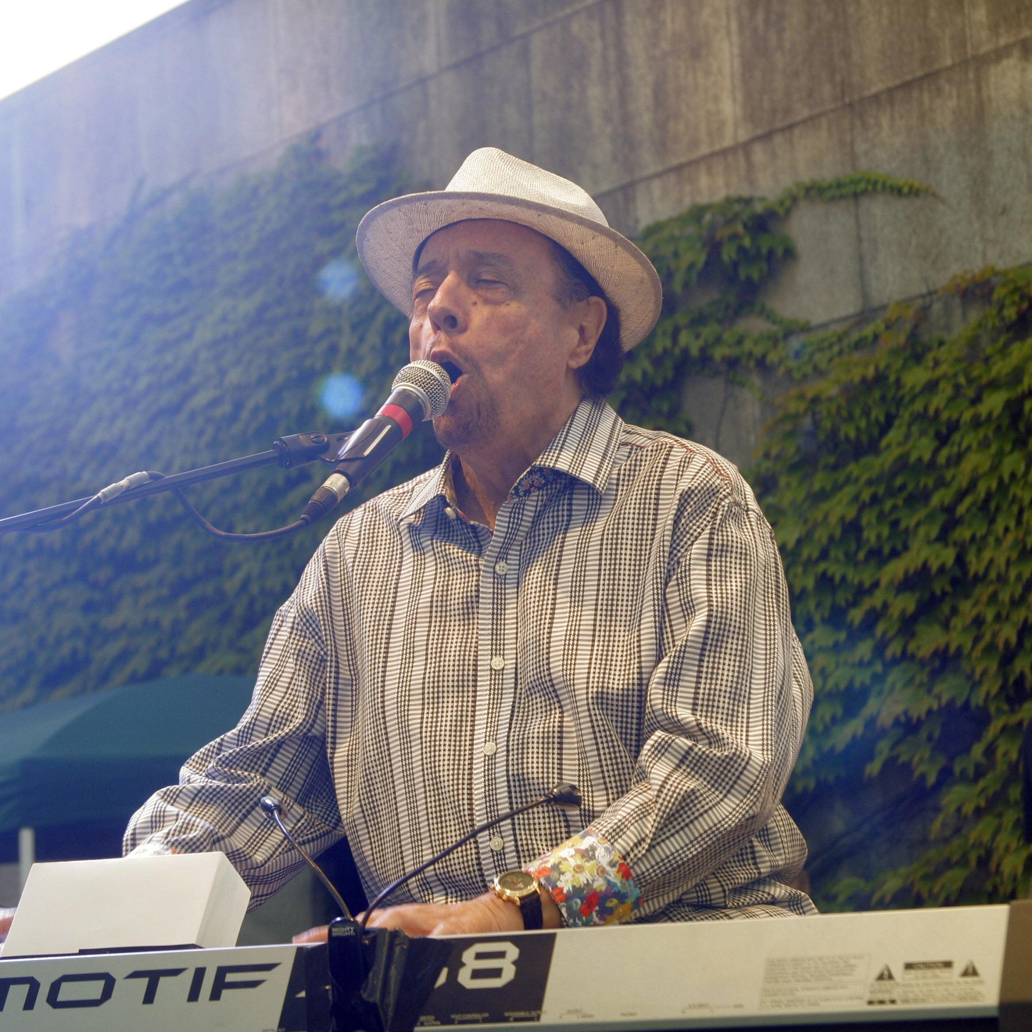 Sergio Mendes VCitg11 c Max Schröder