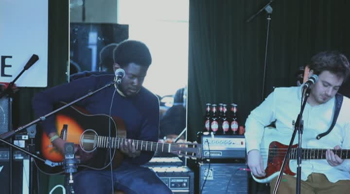 "Tell Me A Tale" - in einer besonden Akustik-Version