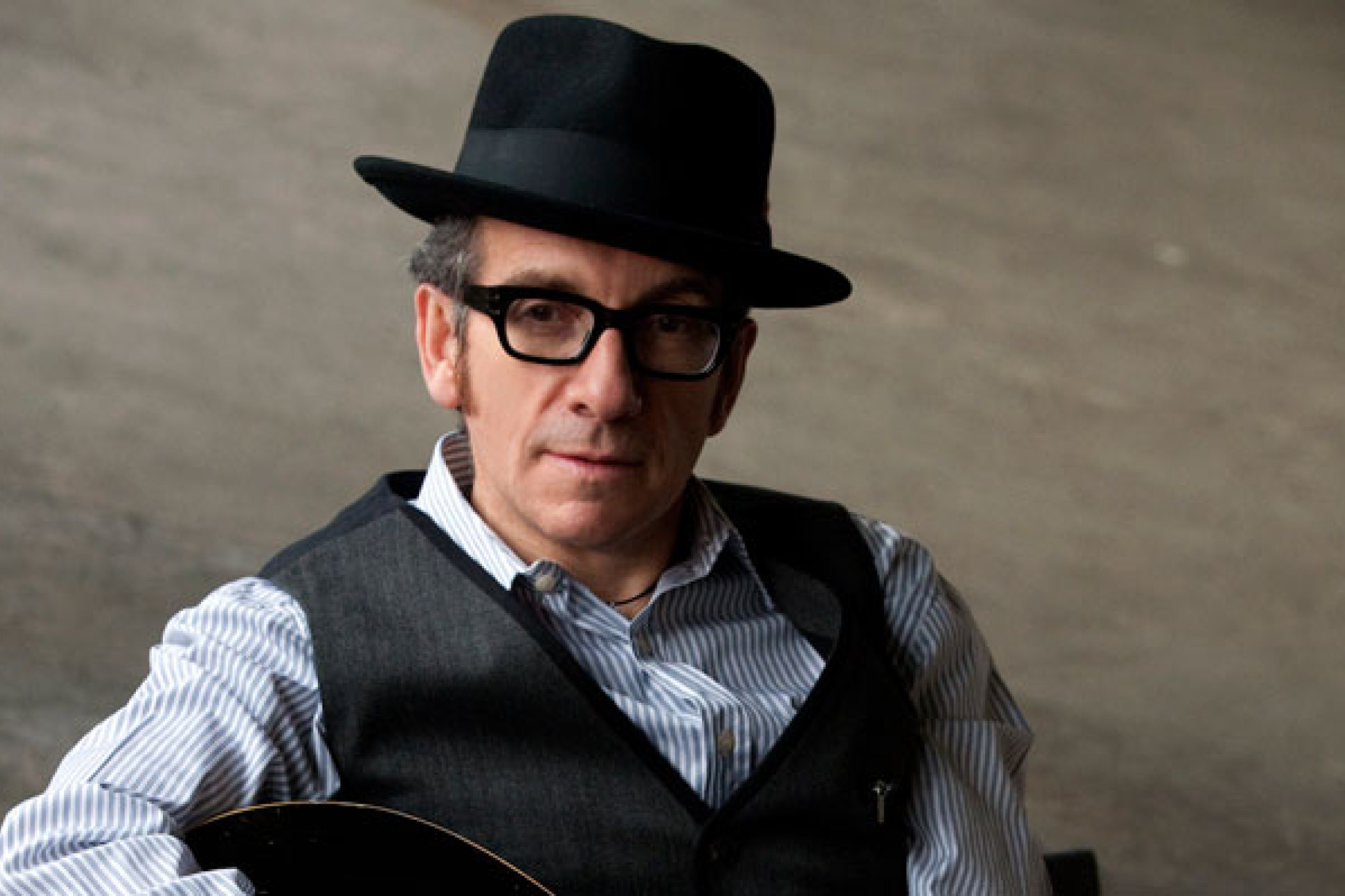Elvis Costello Kuenstlerbild c James O'Mara