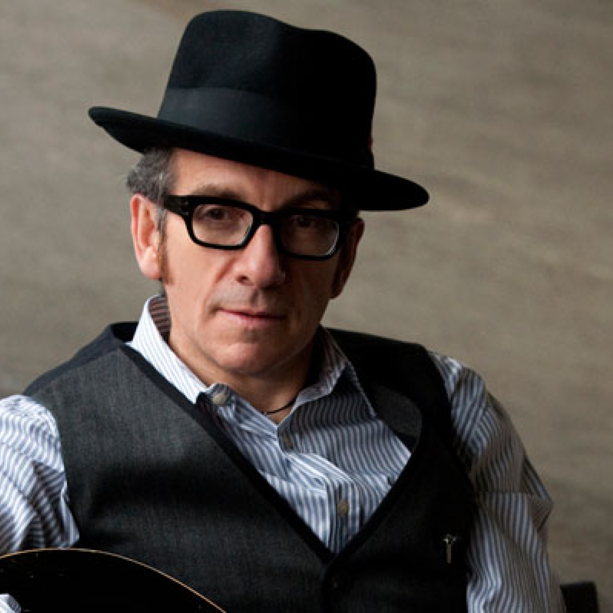 Elvis Costello Kuenstlerbild c James O'Mara