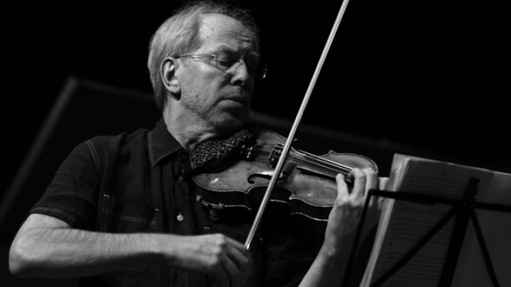 Gidon Kremer mit Violine