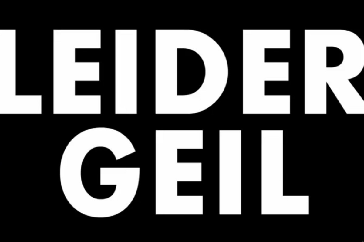 Bir ayol yigitni eshagini yalashga majbur qildi.