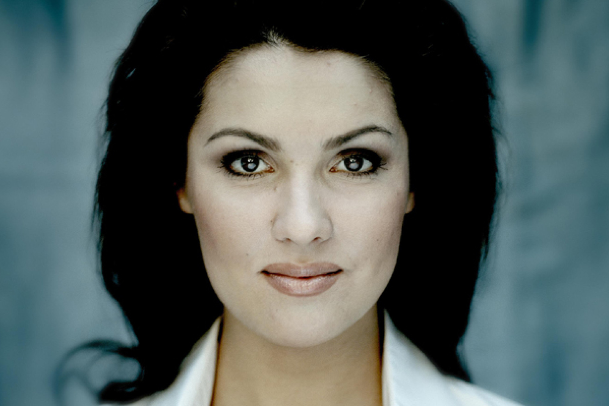 Anna Netrebko 2005 c Mat Hennek / DG