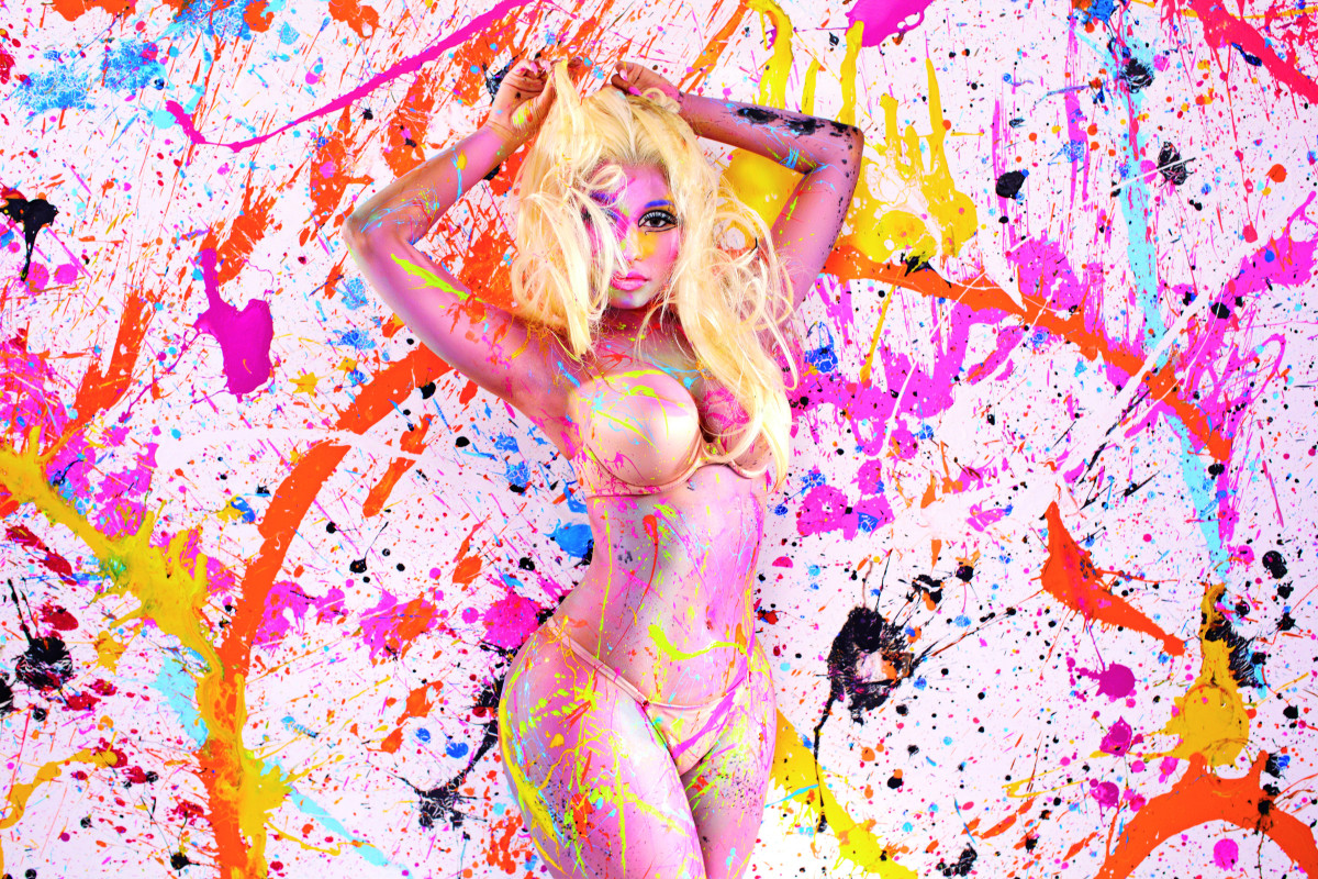 Nicki Minaj Pressebild 03 2012