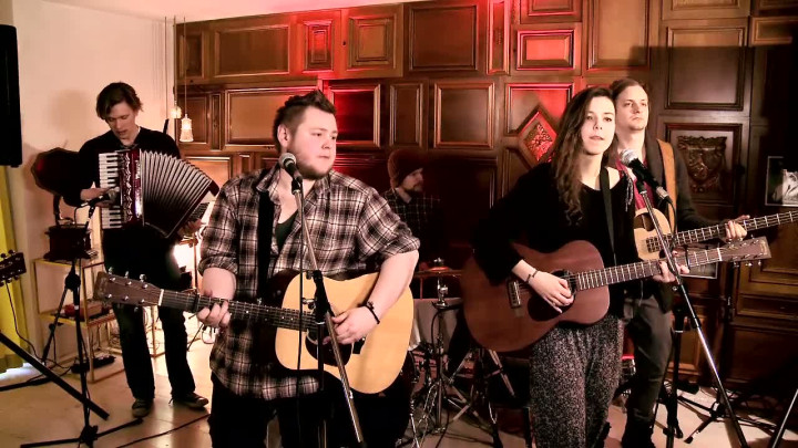 Live & Acoustic "Dirty Paws"