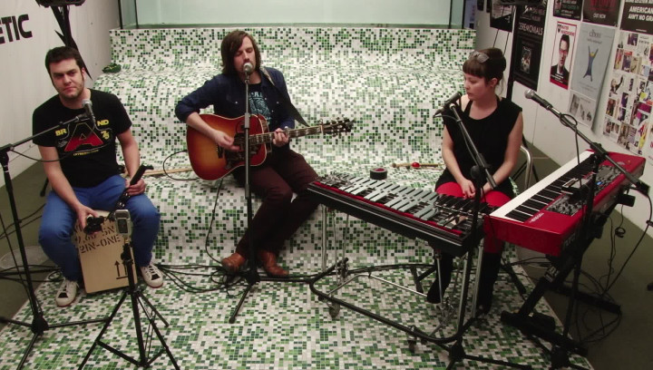 Live & Acoustic "I'm A Bird"