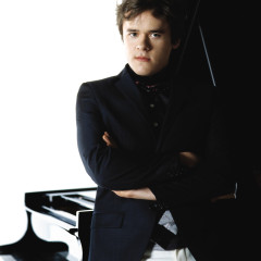 Benjamin Grosvenor, c Decca/Sussie Ahlburg