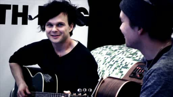 Live & Acoustic "Stranger"