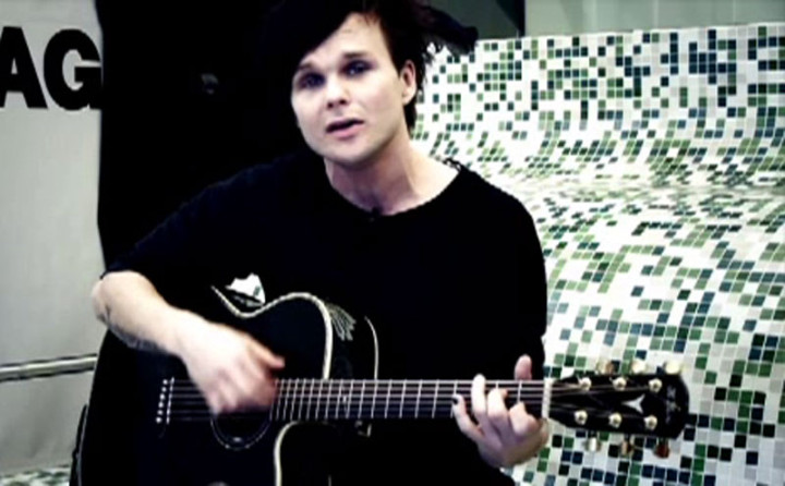 Live & Acoustic "Sail Away"