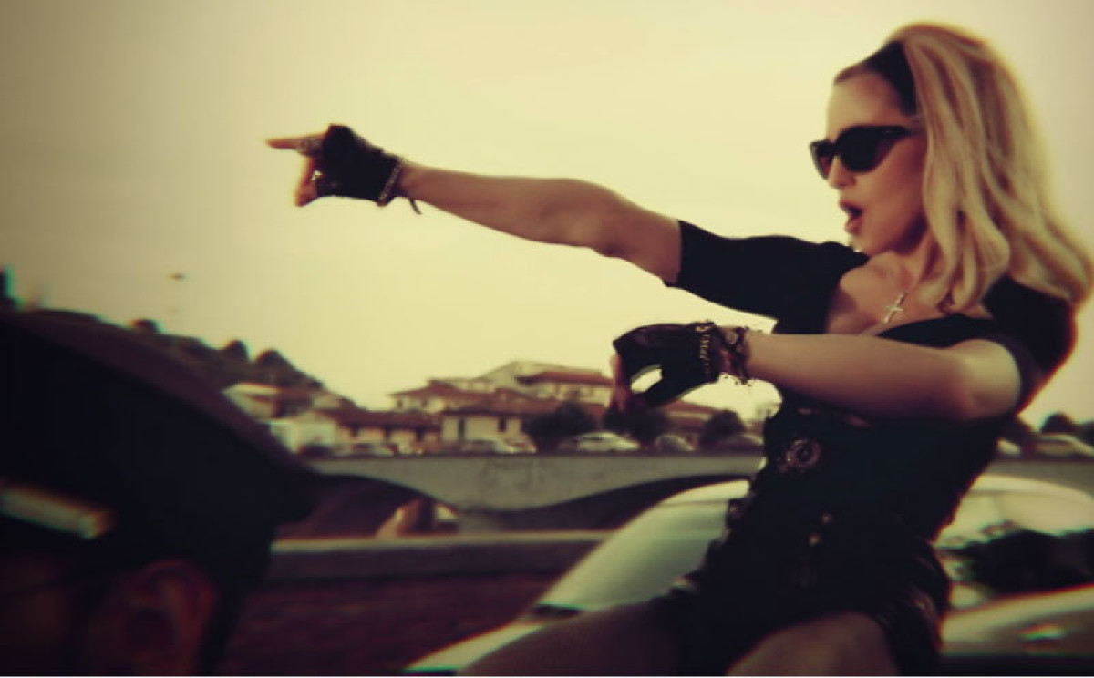 Madonna Videostill Turn up the radio 1
