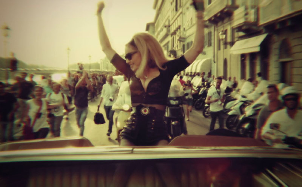 Madonna Videostill Turn up the radio 3